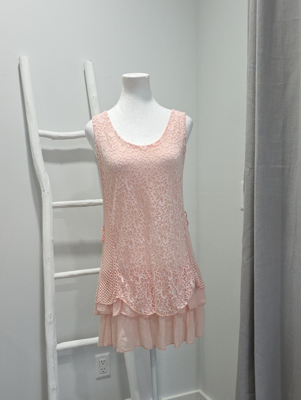 Made In Italy Boutique Sleeveless Pink Lace Stretch Layered Dress